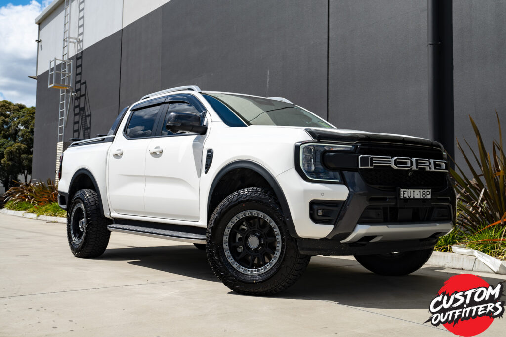 Hilux, the rear axle also has disc brakes fitted making this the only current Hilux with 4-wheel discs. The vented rear rotors measure 312mm in diameter and are clamped by single-piston callipers