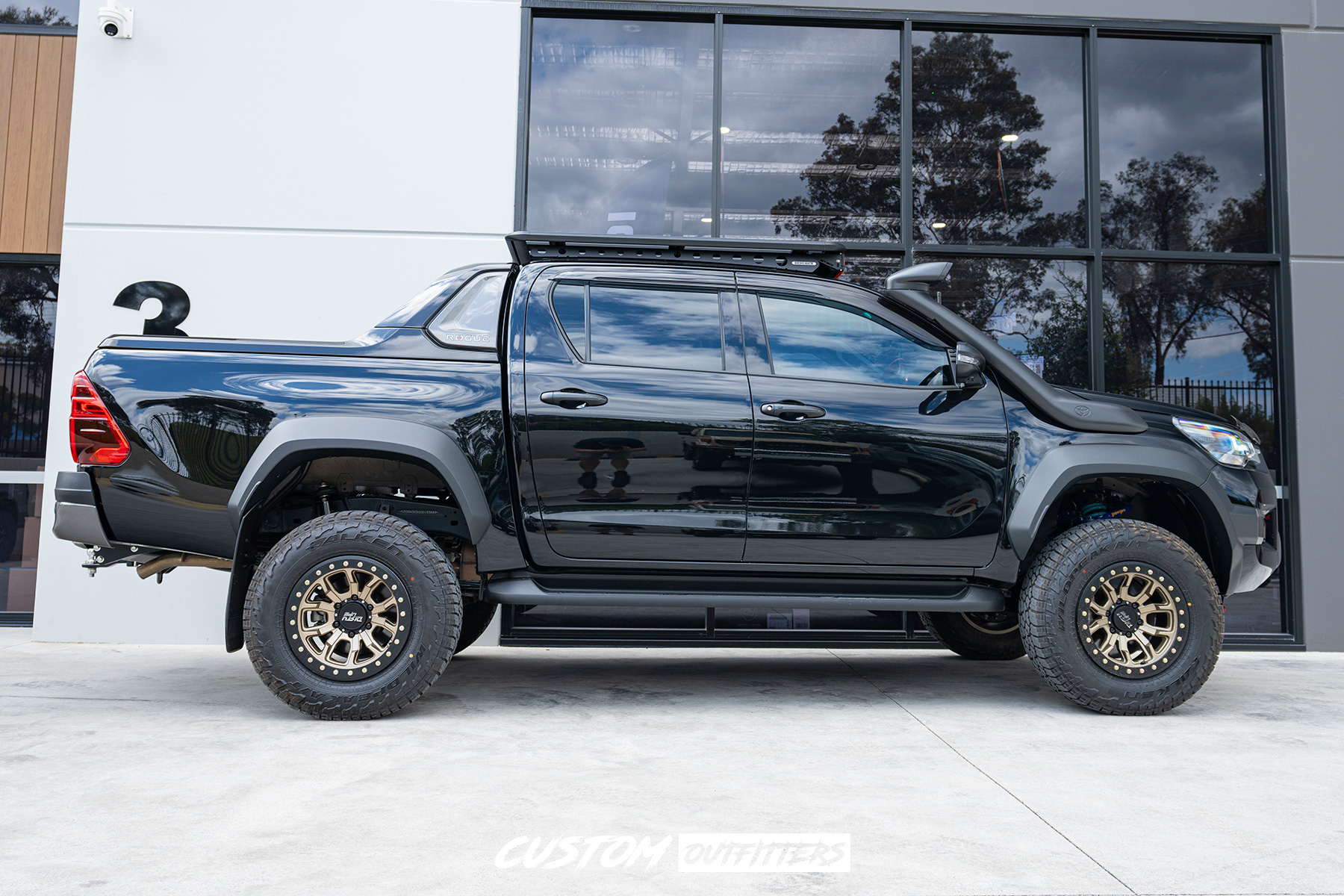 Toyota Hilux SR5 Build