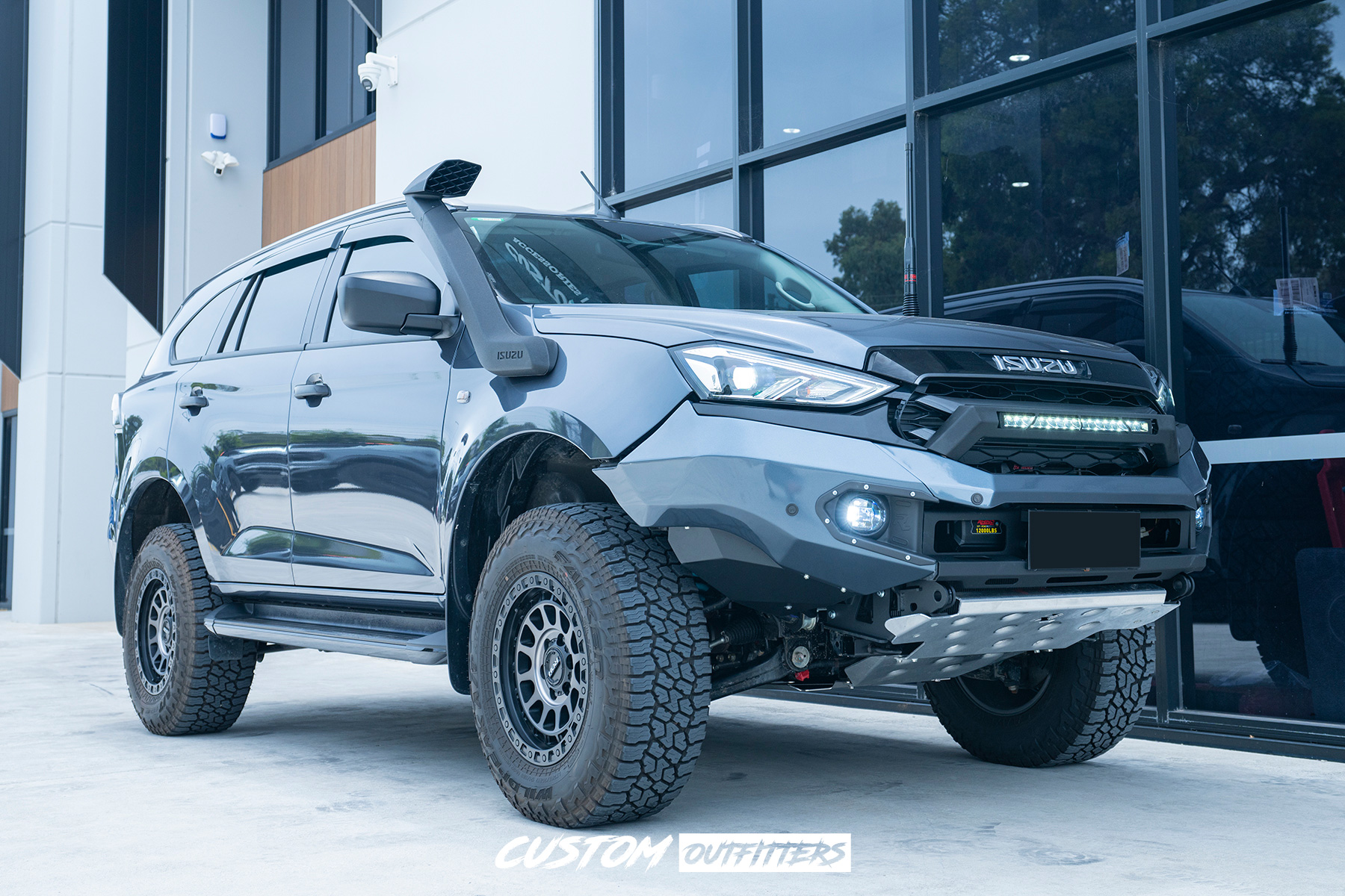 Isuzu MUX Build