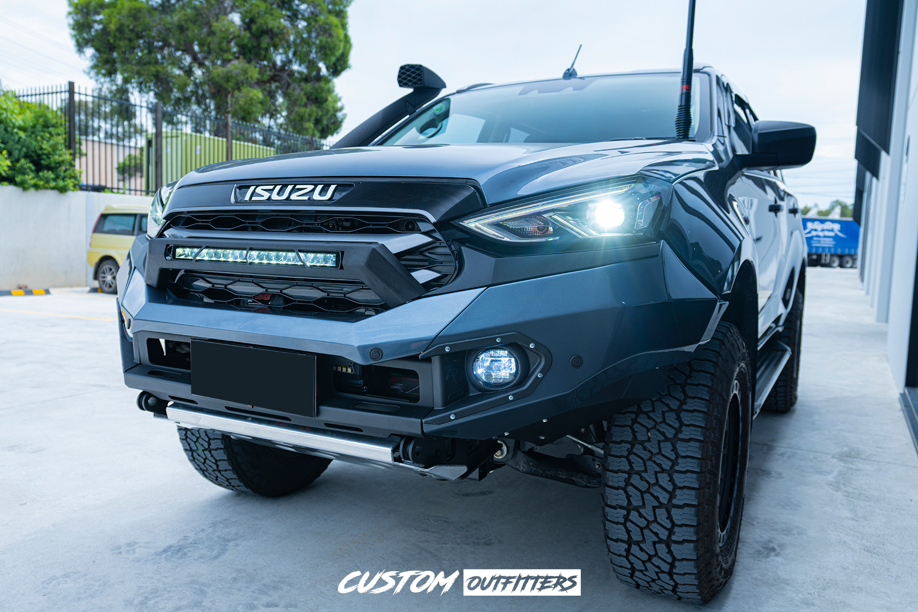 Isuzu MUX Build